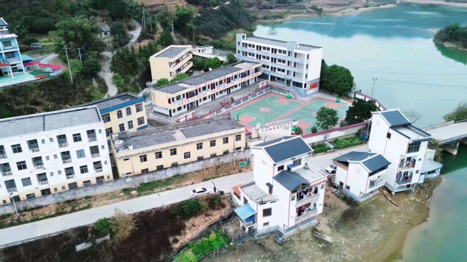 巴马县赐福中学校园航拍 5